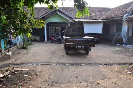 TANAH BERIKUT RUMAH DI JALAN NAROGONG KM 12