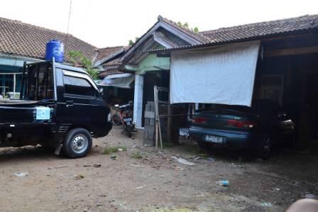 TANAH BERIKUT RUMAH DI JALAN NAROGONG KM 12