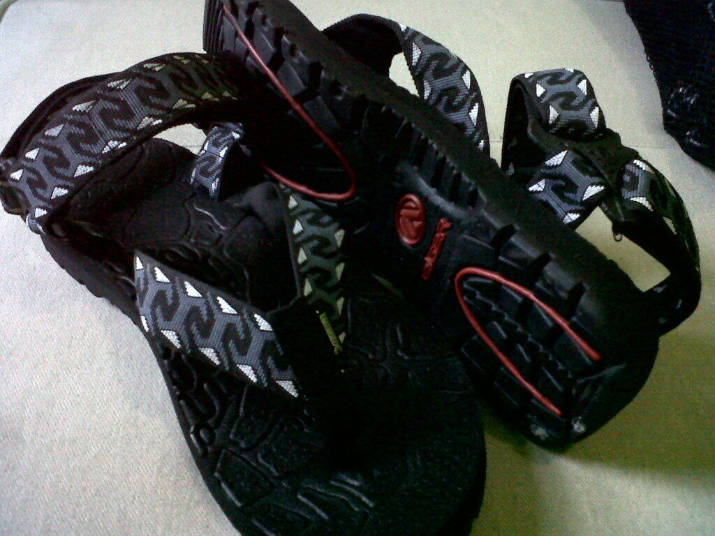 Terjual JUAL SEPATU SENDAL GUNUNG MURAH | KASKUS