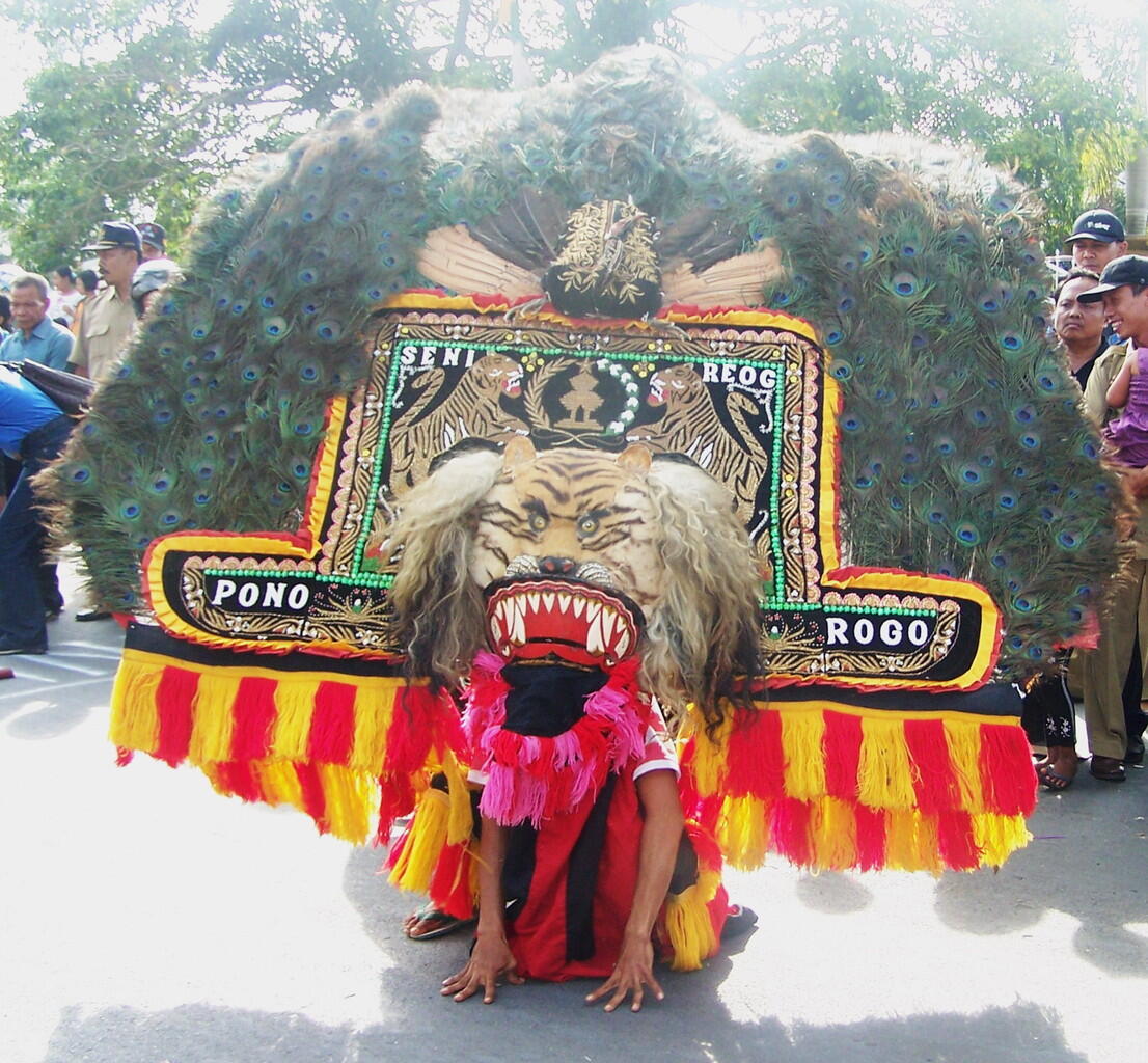 Reog seni budaya khas ponorogo