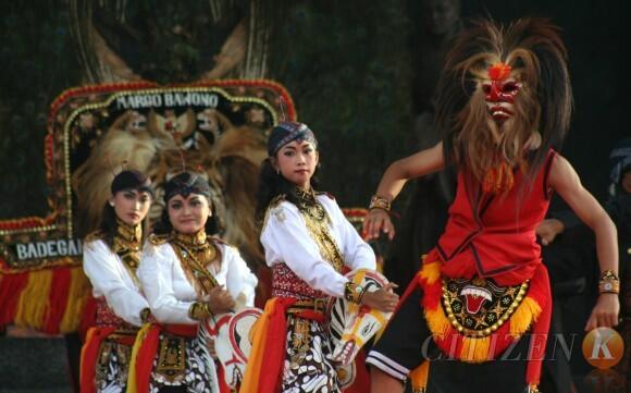 Reog seni budaya khas ponorogo