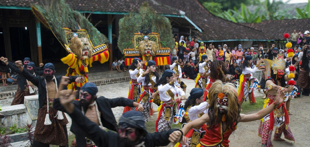 Reog seni budaya khas ponorogo