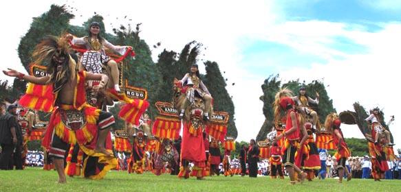 Reog seni budaya khas ponorogo