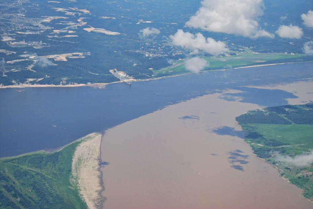 10 Pertemuan Sungai yang Indah di Dunia