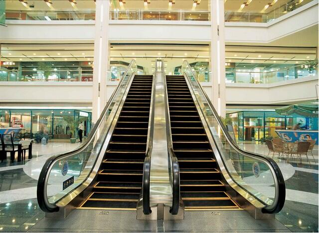 GO HOME ESCALATOR, YOU'RE DRUNK !!!!! (PIC)