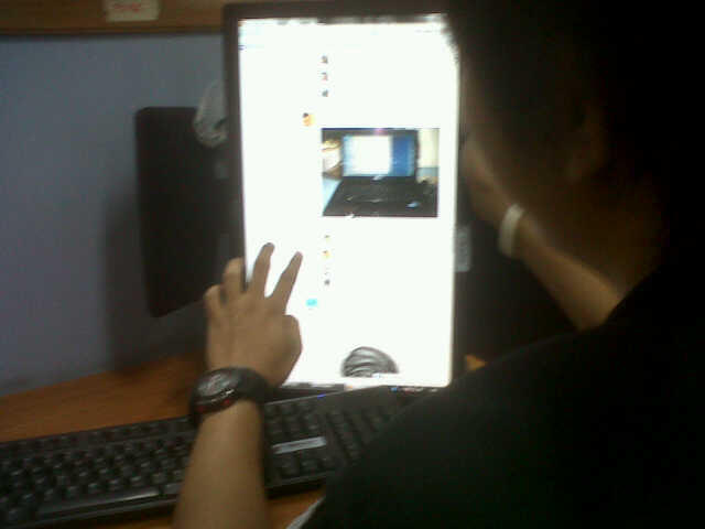 Layar monitor bisa (Auto) Rotation.. *iseng :Yb