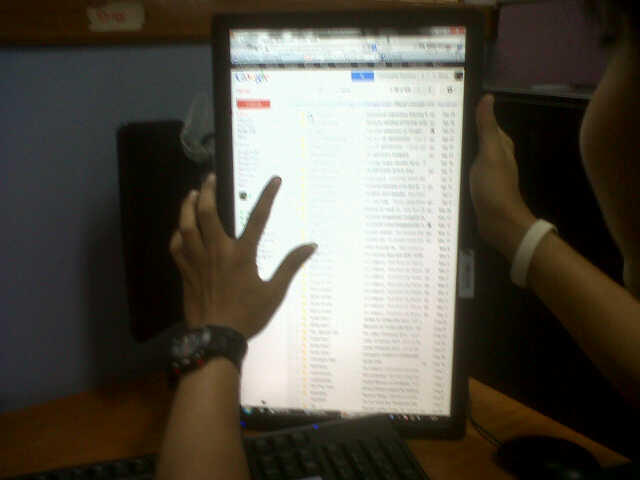 Layar monitor bisa (Auto) Rotation.. *iseng :Yb