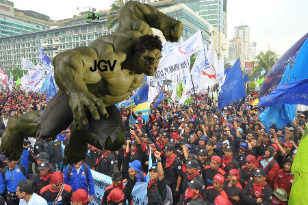 (PIC) Saat Hulk Ngamuk Kepada Buruh...