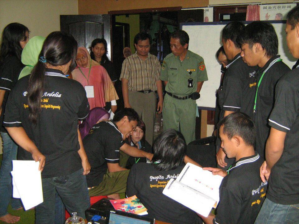 PELATIHAN AKUPRESUR "GRATIS" PROG PEMERINTAH mei 2013