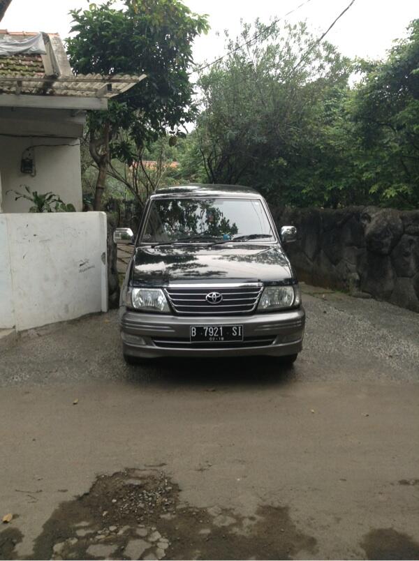 Toyota Kijang krista MT 2004 bensin, muluuuussssss....