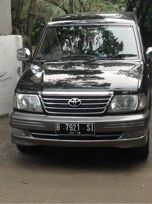 Toyota Kijang krista MT 2004 bensin, muluuuussssss....