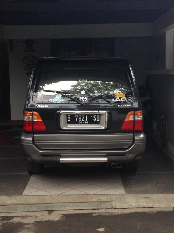 Toyota Kijang krista MT 2004 bensin, muluuuussssss....