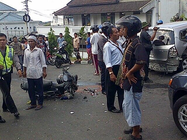 KECELAKAAN PARAH DI SEMARANG KRN REM BUS BLONG 