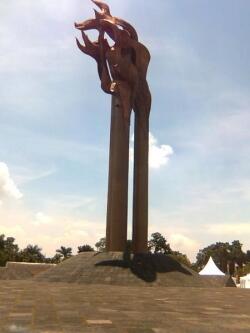 MONUMEN-MONUMEN BERSEJARAH DI KOTA BANDUNG