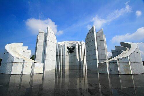 MONUMEN-MONUMEN BERSEJARAH DI KOTA BANDUNG