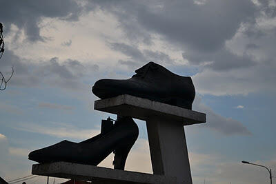 MONUMEN-MONUMEN BERSEJARAH DI KOTA BANDUNG