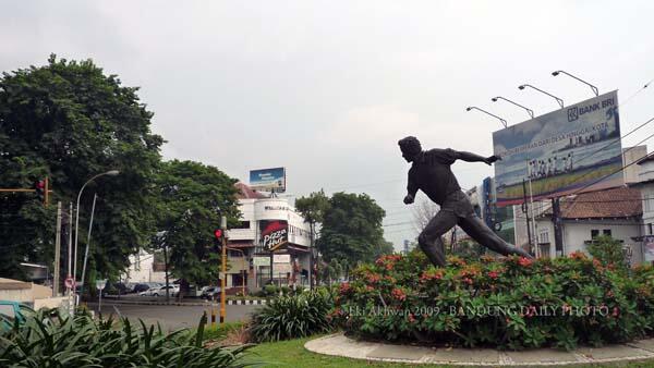MONUMEN-MONUMEN BERSEJARAH DI KOTA BANDUNG