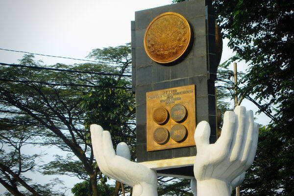 MONUMEN-MONUMEN BERSEJARAH DI KOTA BANDUNG