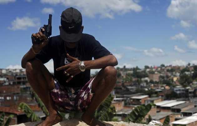 PIC Pertempuran sengit gangster narkoba melawan polisi