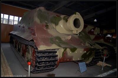 Tank-Tank Bekas Perang Dingin Uni Sovyet 