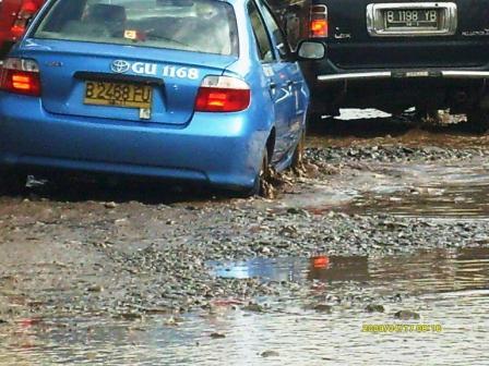 Jadi Korban Kecelakaan Karena Jalan Rusak? Lapor Polisi Aja Gan !!