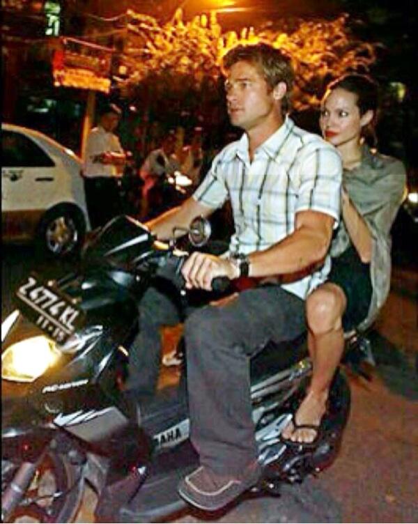 Foto Brad Pitt & Angelina Jolie di Pangandaran beneran?