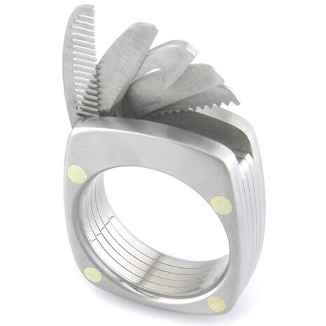 The Man Ring, cincin multi fungsi yang terbuat dari Titanium