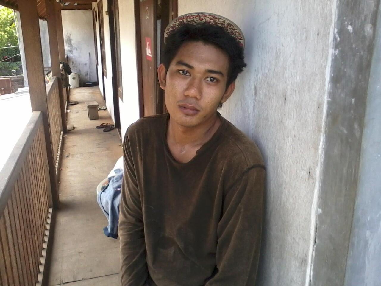 temen ane mirip artis REZA RAHARDIAN