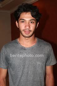 temen ane mirip artis REZA RAHARDIAN