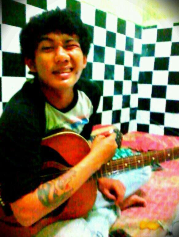 temen ane mirip artis REZA RAHARDIAN