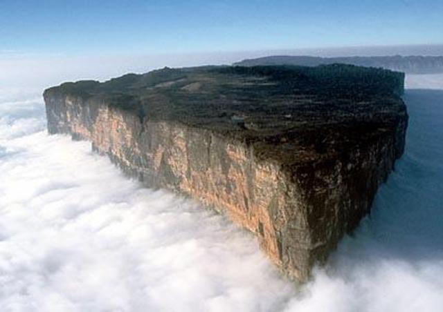 Mount Roraima, Gunung Batu yang Luar Biasa Indah Seperti diatas Awan.