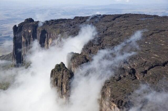 Mount Roraima, Gunung Batu yang Luar Biasa Indah Seperti diatas Awan.