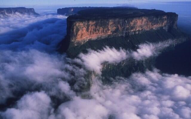 Mount Roraima, Gunung Batu yang Luar Biasa Indah Seperti diatas Awan.