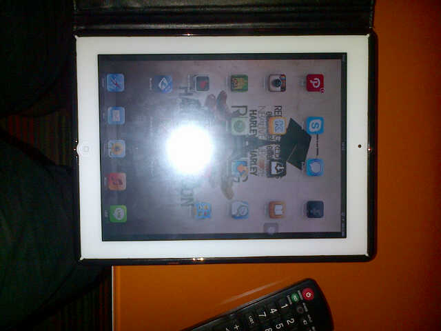 WTS IPAD 3 WHITE MULUS + GARANSI PANJANG + BANYAK BONUS ++ NYA....