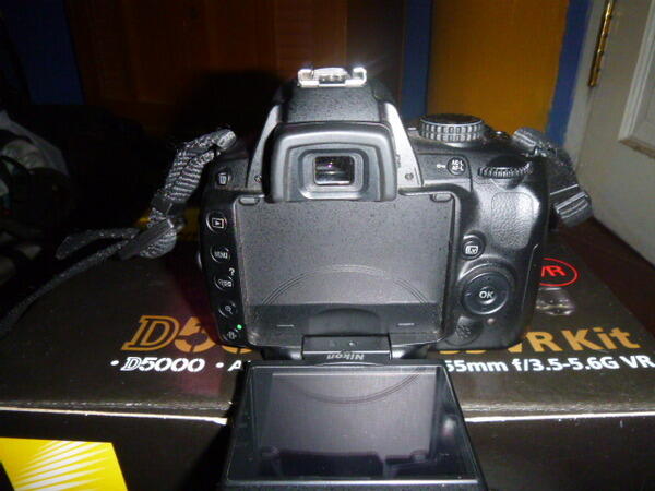 Jual Camera NIKON D5000 18-105 MM VR kinclong , mulus , normal