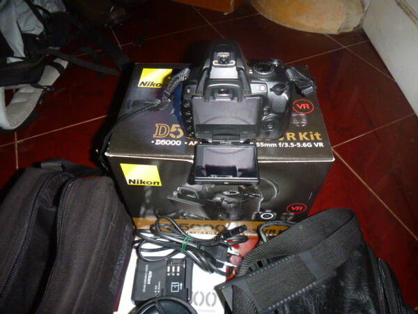 Jual Camera NIKON D5000 18-105 MM VR kinclong , mulus , normal