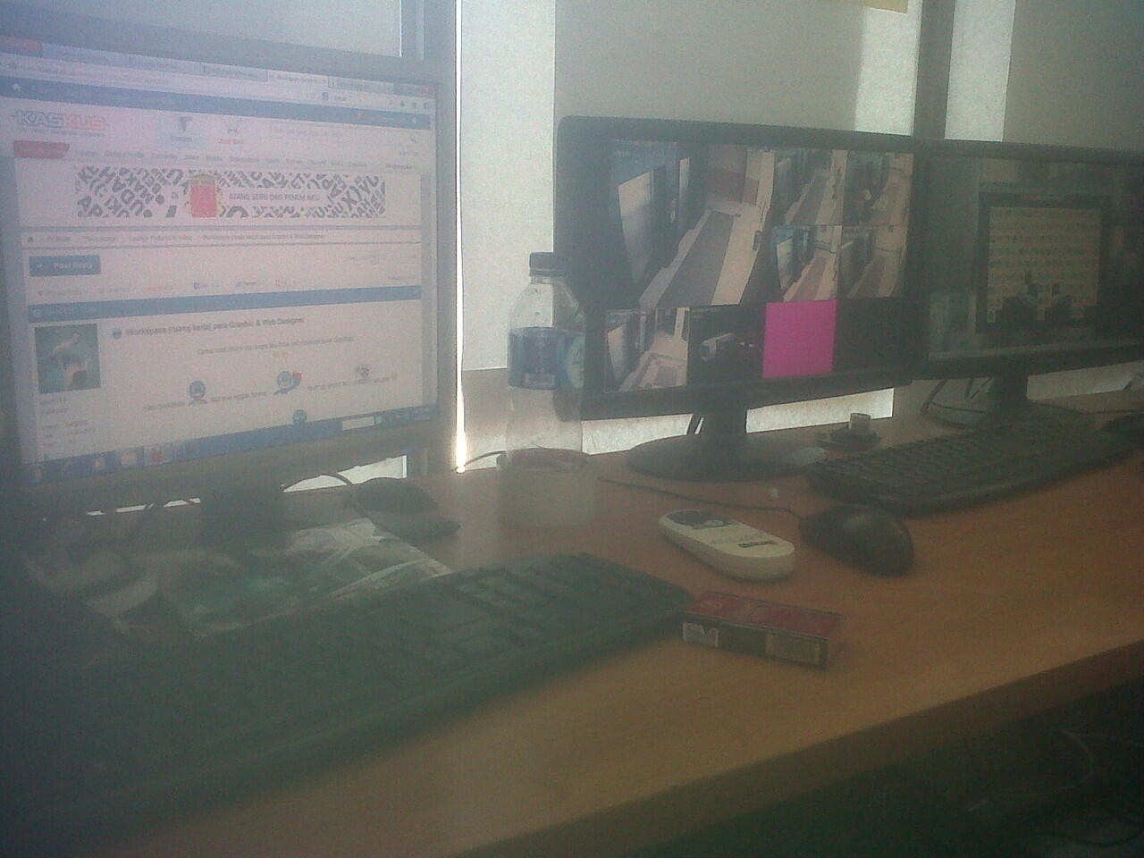 Workspace (meja kerja) para Graphic &amp; Web Designer