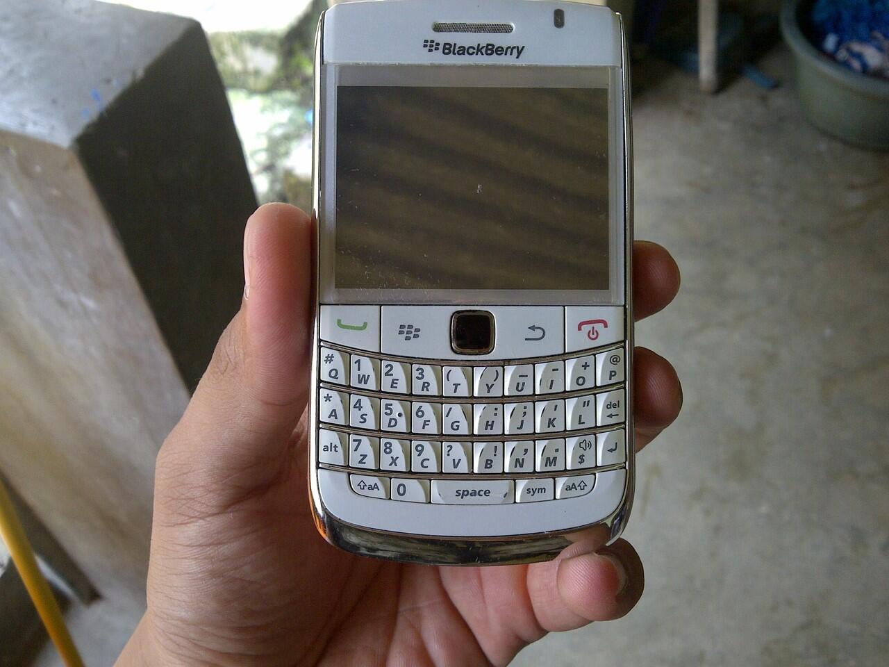 bb onix 9780 white ,muluss 98 %,garansi TAM