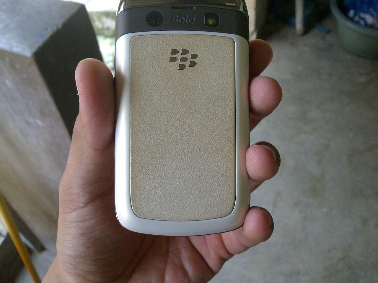 bb onix 9780 white ,muluss 98 %,garansi TAM