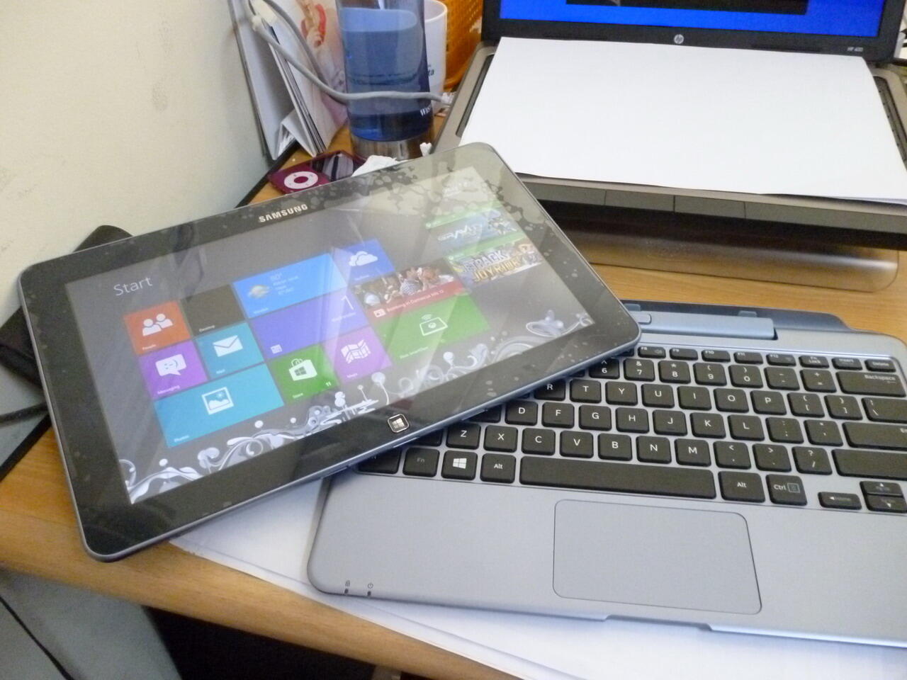 HEBOH ! MURAH !! Beli Samsung Ativ Smart PC dapat GRATIS POWER BANK 18.000MAH