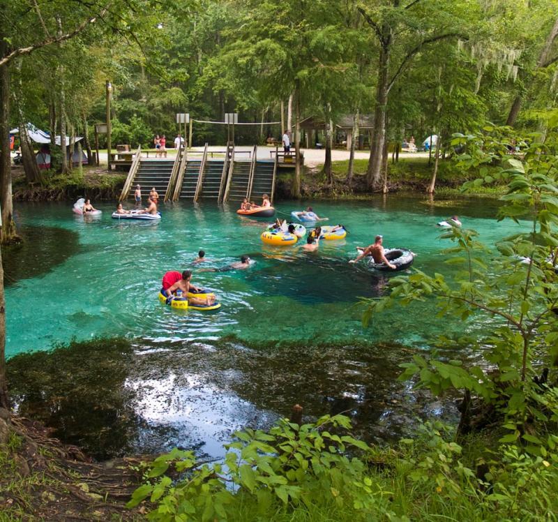 5 Tempat Berenang Tereksotis di Dunia