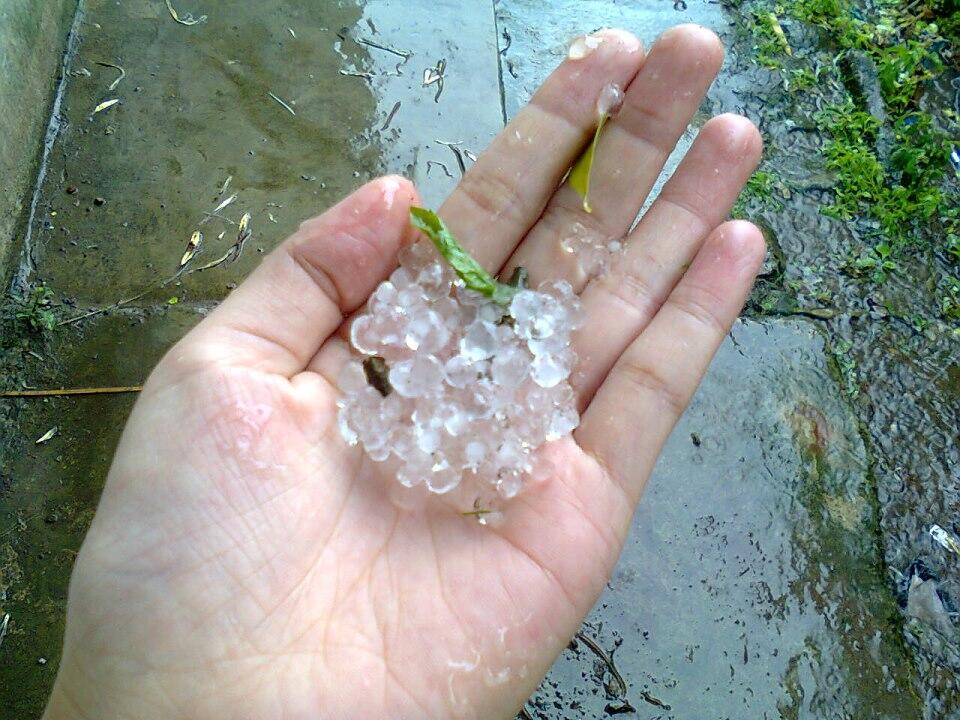 Hujan Es di Sungai Pua ,Bukittinggi ,&#91;urang awak masup)