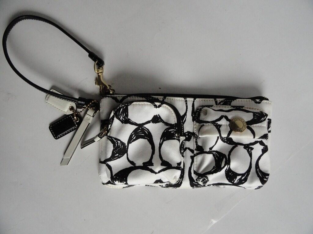 TAS SECOND BEKAS BRANDED COACH WRISTLET , COMMODITTEE , ESPRIT