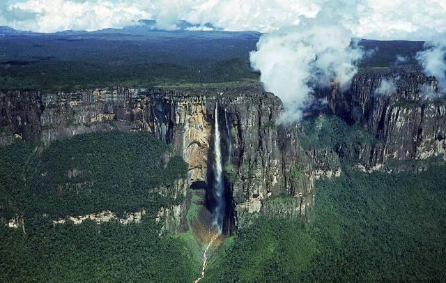 Mount Roraima, Gunung Batu yang Luar Biasa Indah Seperti diatas Awan.