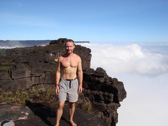 Mount Roraima, Gunung Batu yang Luar Biasa Indah Seperti diatas Awan.