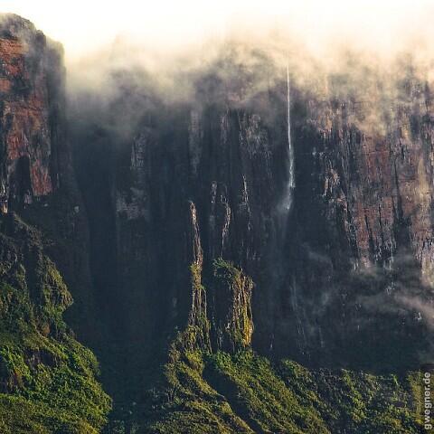 Mount Roraima, Gunung Batu yang Luar Biasa Indah Seperti diatas Awan.