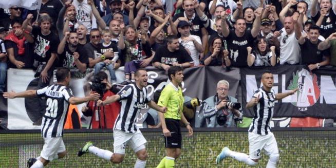 JUVENTUS mengunci gelar scudetto