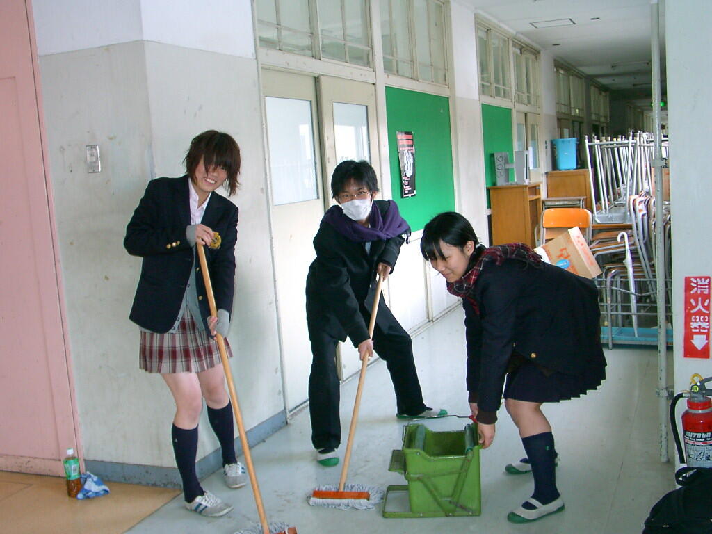 Сколько уборщиц в школе