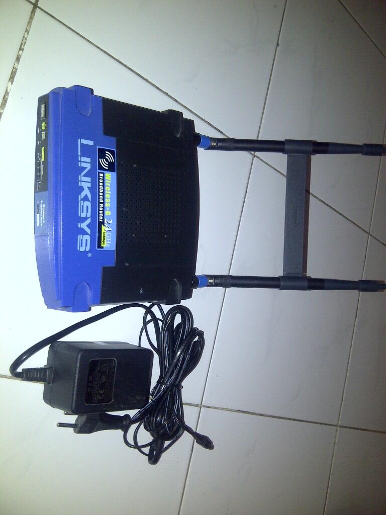 Broadband Wireless Router : Cisco Linksys WRT54GL w/ High Gain + dd-wrt