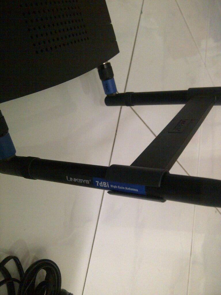 Broadband Wireless Router : Cisco Linksys WRT54GL w/ High Gain + dd-wrt